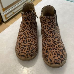 Tucker & Tate leopard print booties. Size 13. Great condition.